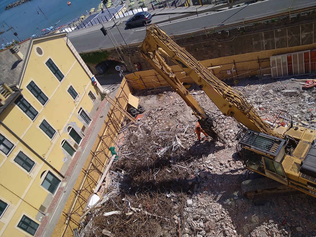 016-valutazione-danni-condominii-imitrofi-ex-locanda-maggiore-moneglia-seguito-crollo-edificio-001