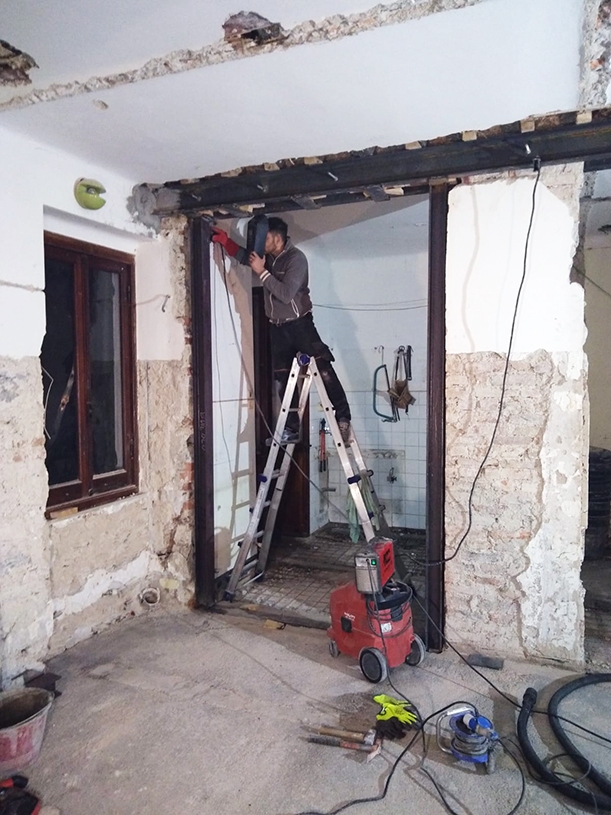 Dettaglio di consolidamento locale con elementi strutturali integrati all’esistente.