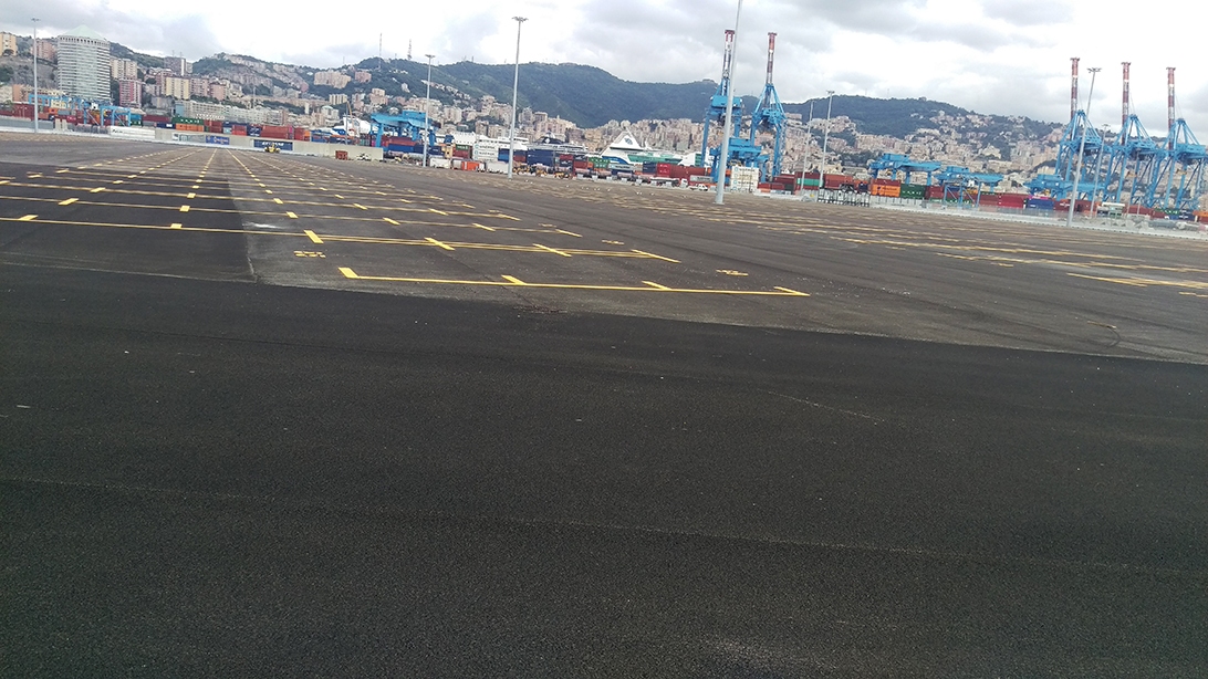 Vista del terminal in costruzione: predisposizioni per torri faro e impianti.